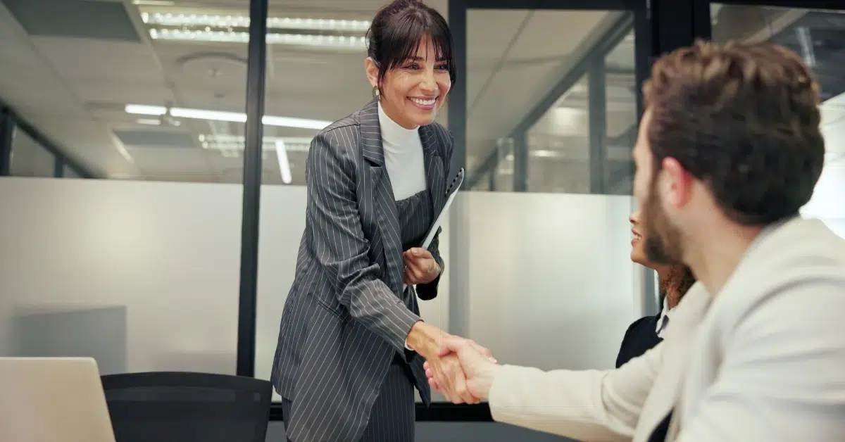 Français des affaires pour les professionnels : phrases essentielles et conseils culturels